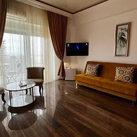 White Tower Mamaia, Privat - Studio